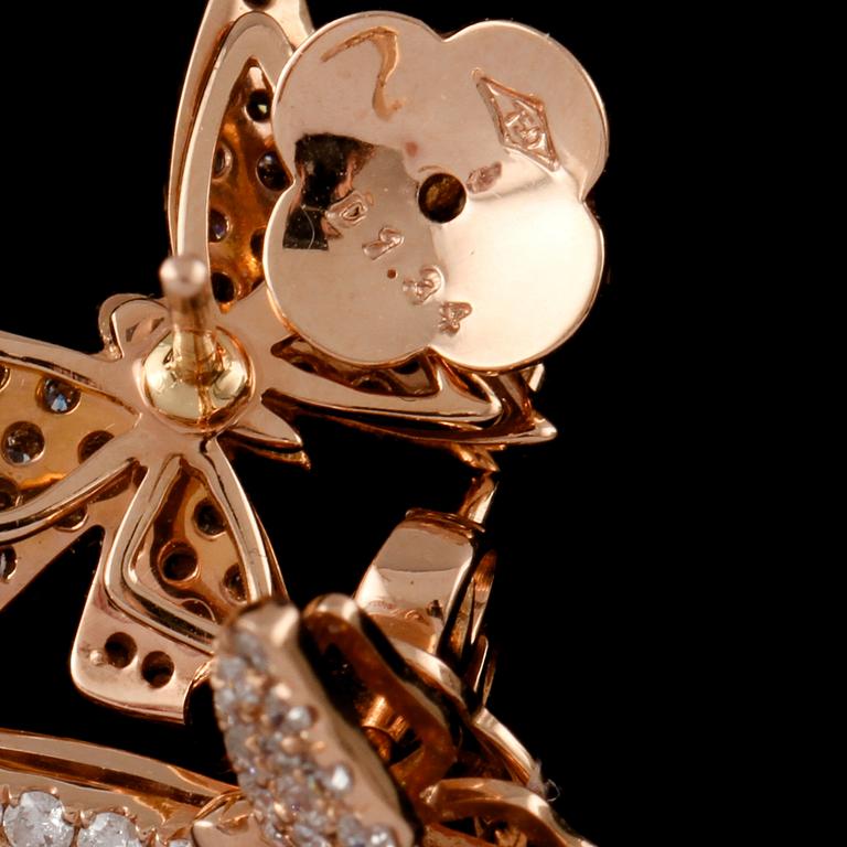 ÖRHÄNGEN, ett par, 18k guld med briljantslipade diamanter, totalt 1.31 ct. Vikt 6 g.