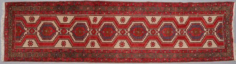 GALLERIMATTA, troligen Hamadan, ca 380 x 100 cm.