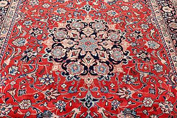 A Mahal carpet, c. 327 x 218 cm.