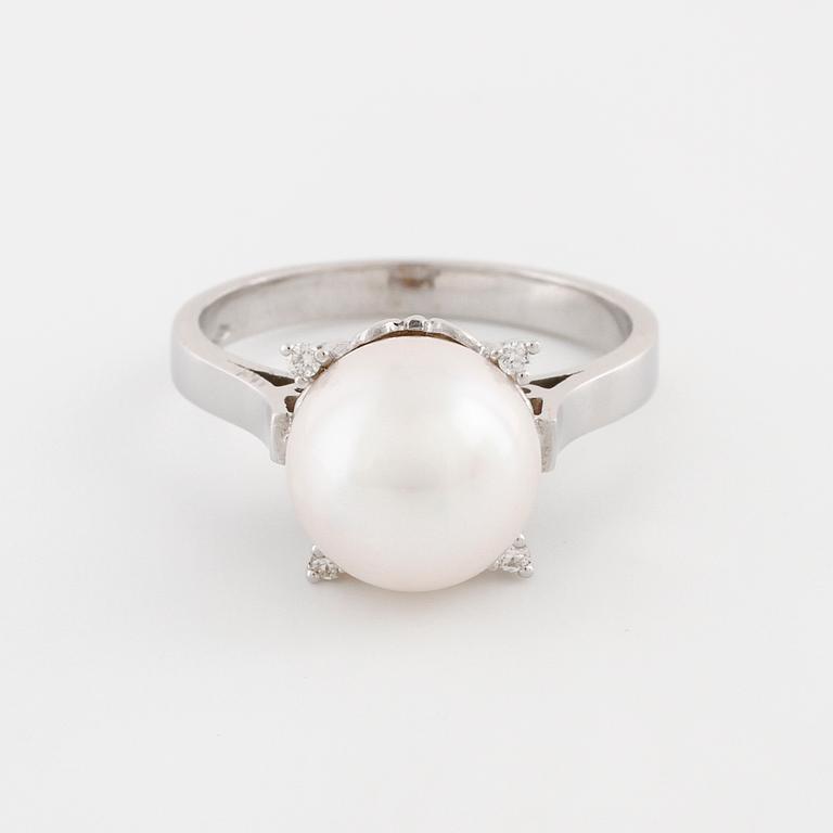 A cultured pearl and brilliant cut diamond ring.