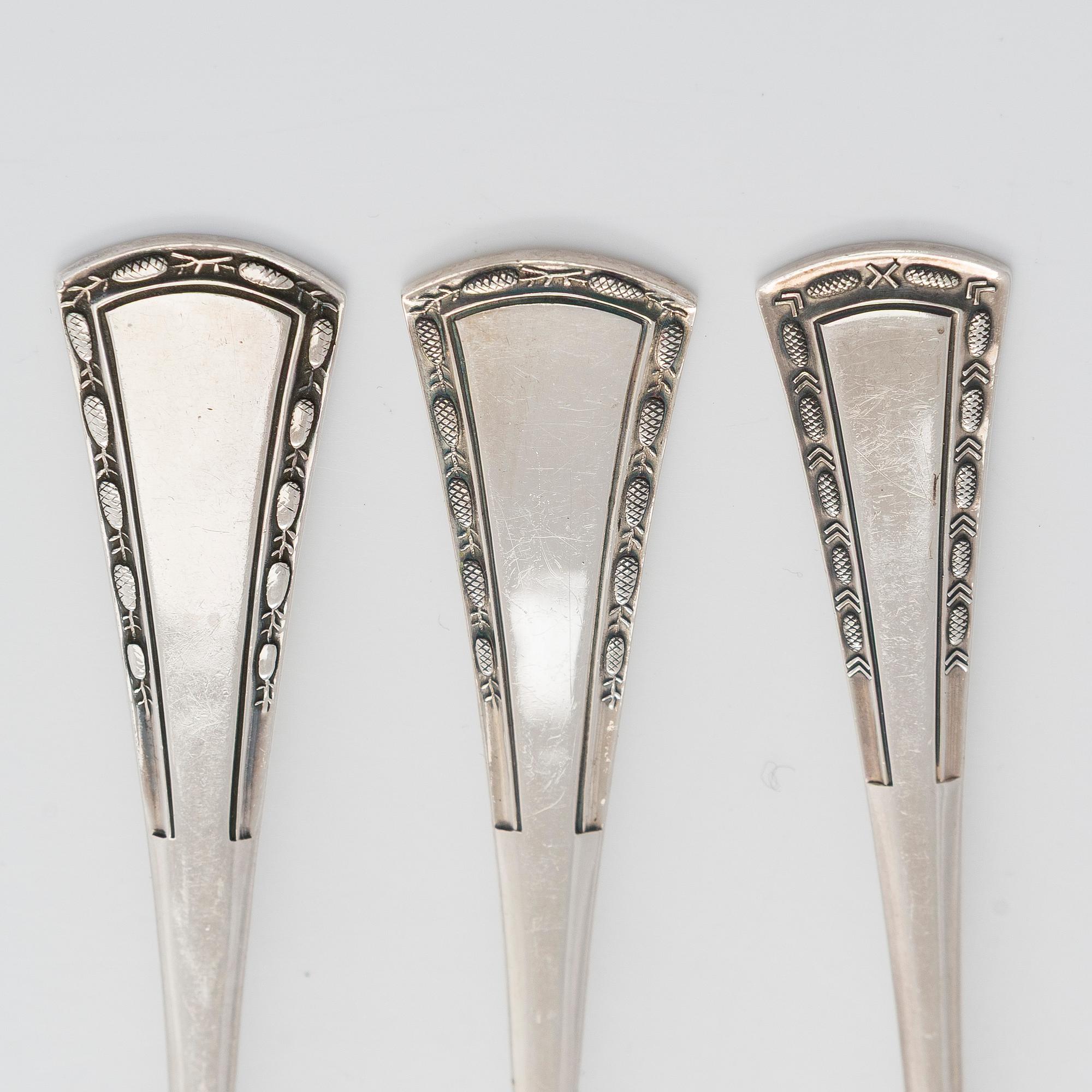 Tillander, bestickuppsättning, 118 delar, silver, "Käpy" (Kotte), Helsinki 1970-tal. Design: Vilho Ellenberg, 1920-tal.