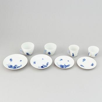 A 75 pcs Royal Copenhagen "Blå Blomst" porcelain part coffee service.