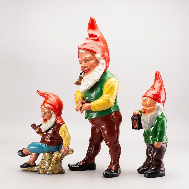 TOMTAR, figuriner,  3 st, terrakotta, två märkta Gräfenroda, Tyskland, 1900-talets mitt.