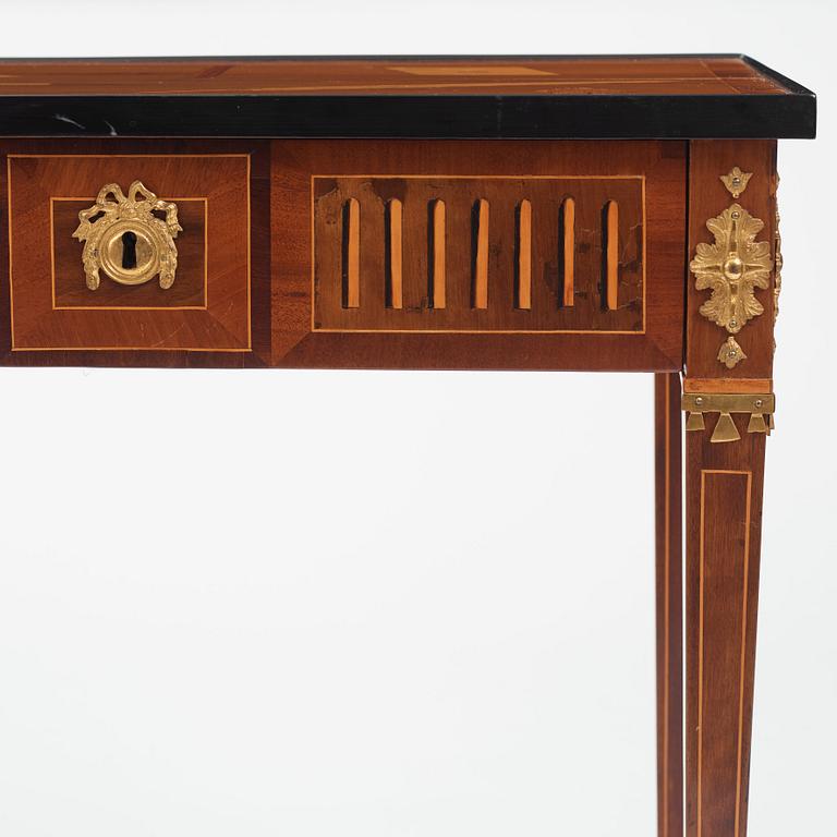 A Gustavian table by A Lundelius (master in Stockholm 1778-1823), not signed, late 18th Century.