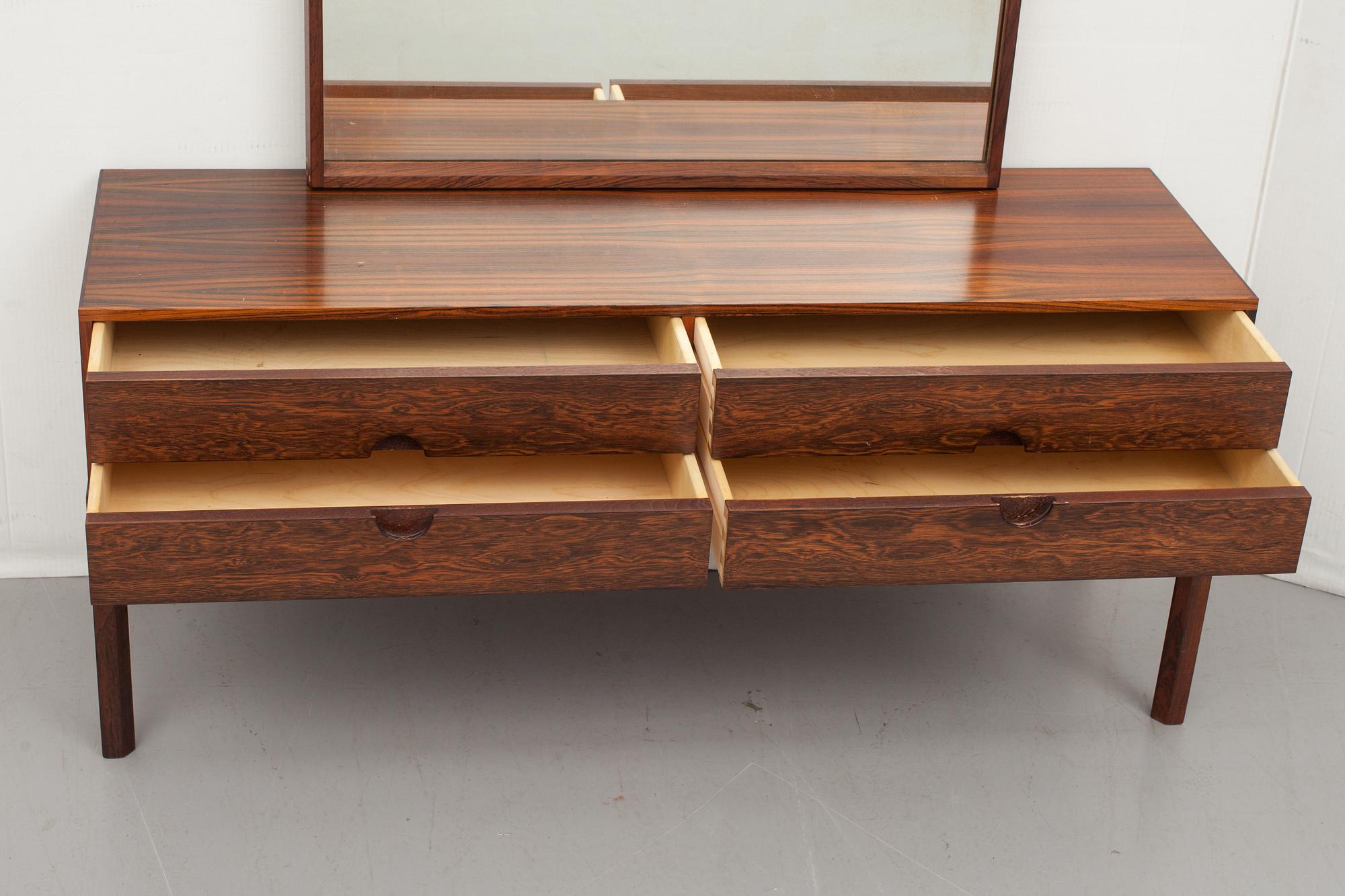 HALLMÖBEL med SPEGEL, Aksel Kjersgaard, Odder, Danmark, 1950/60-tal. CITES-intyg medföljer.