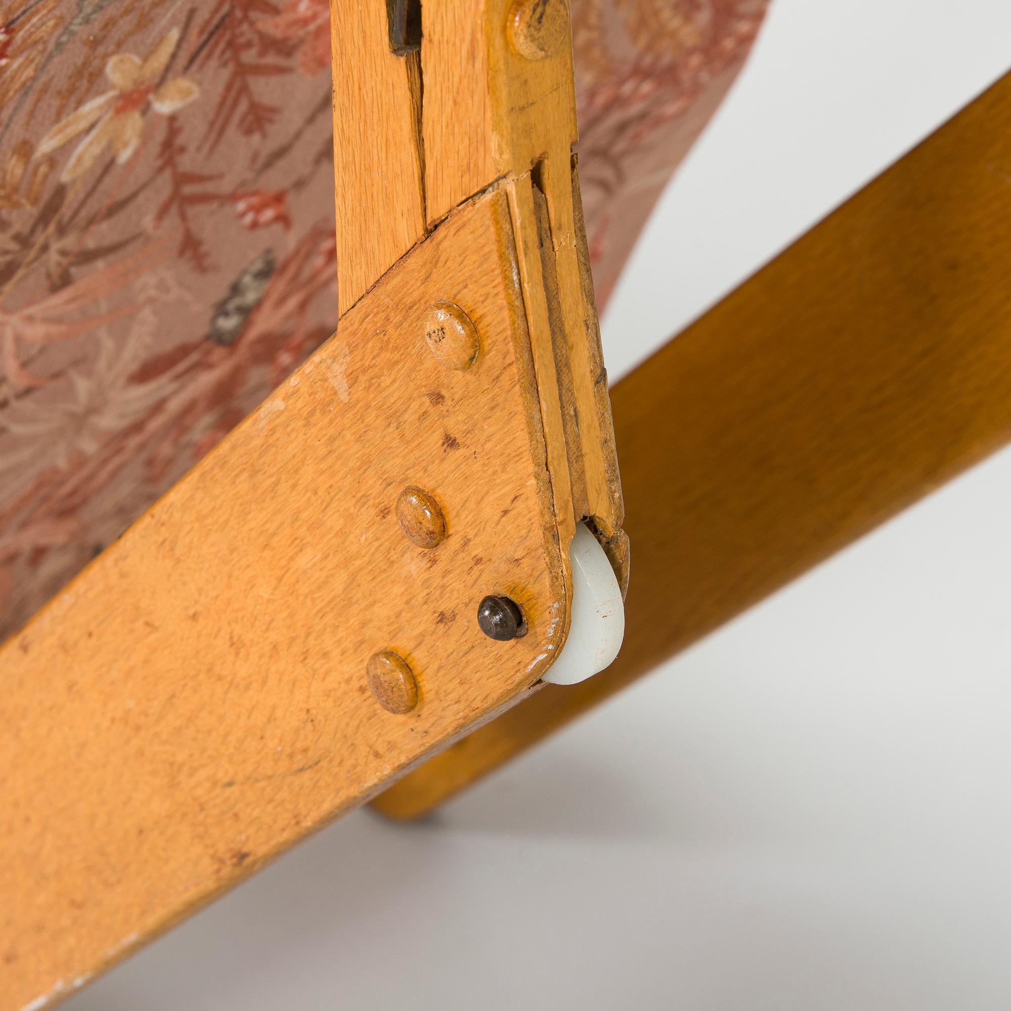 Ilmari Tapiovaara, an early 1960s 'Dolphin chair' for Skanno.