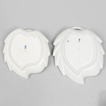 Tea caddy and three dishes, "Zwiebelmuster/Onion Pattern" , Meissen.