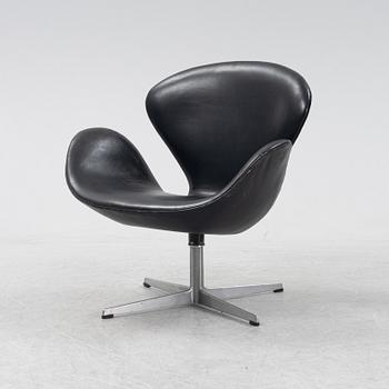 Arne Jacobsen,  fåtölj, "Svanen", Firtz Hansen, Danmark, 1960/70-tal.