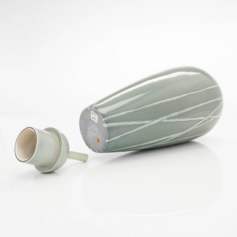 Inkeri Leivo, urna med lock, "Aino", keramik signerad Inkeri Leivo Arabia.