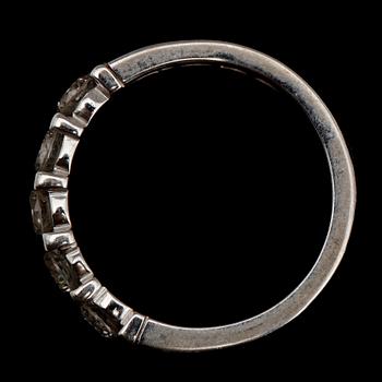 RING, 18 k vitguld, briljantslipade diamanter 5 st á 0,16 ct tot ca 0,80 ct.