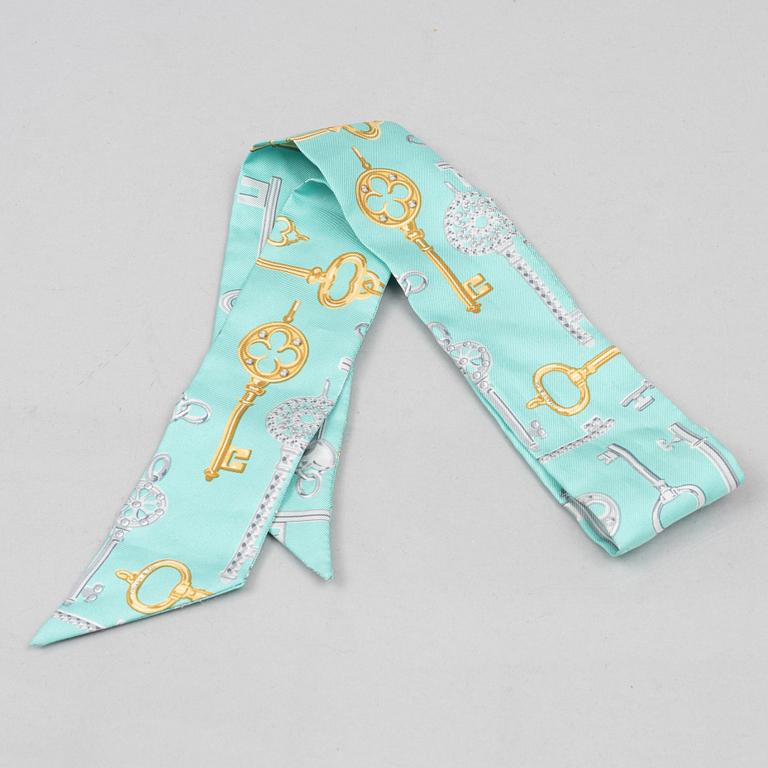 Tiffany & Co, dog collar with scarf.