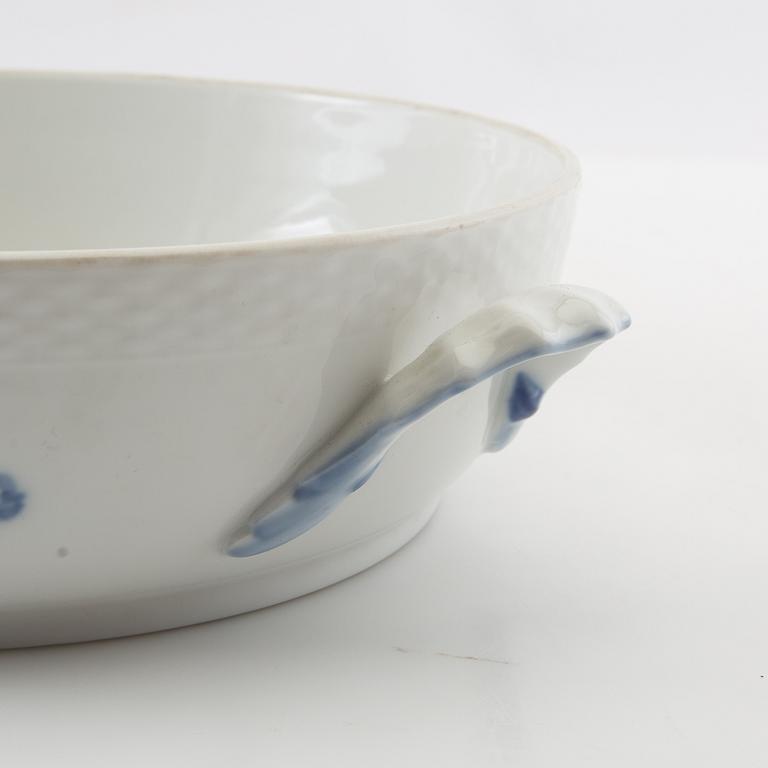 Service approximately 140 pieces "Blue Flower" Royal Copenhagen Denmark 20th century porcelain.