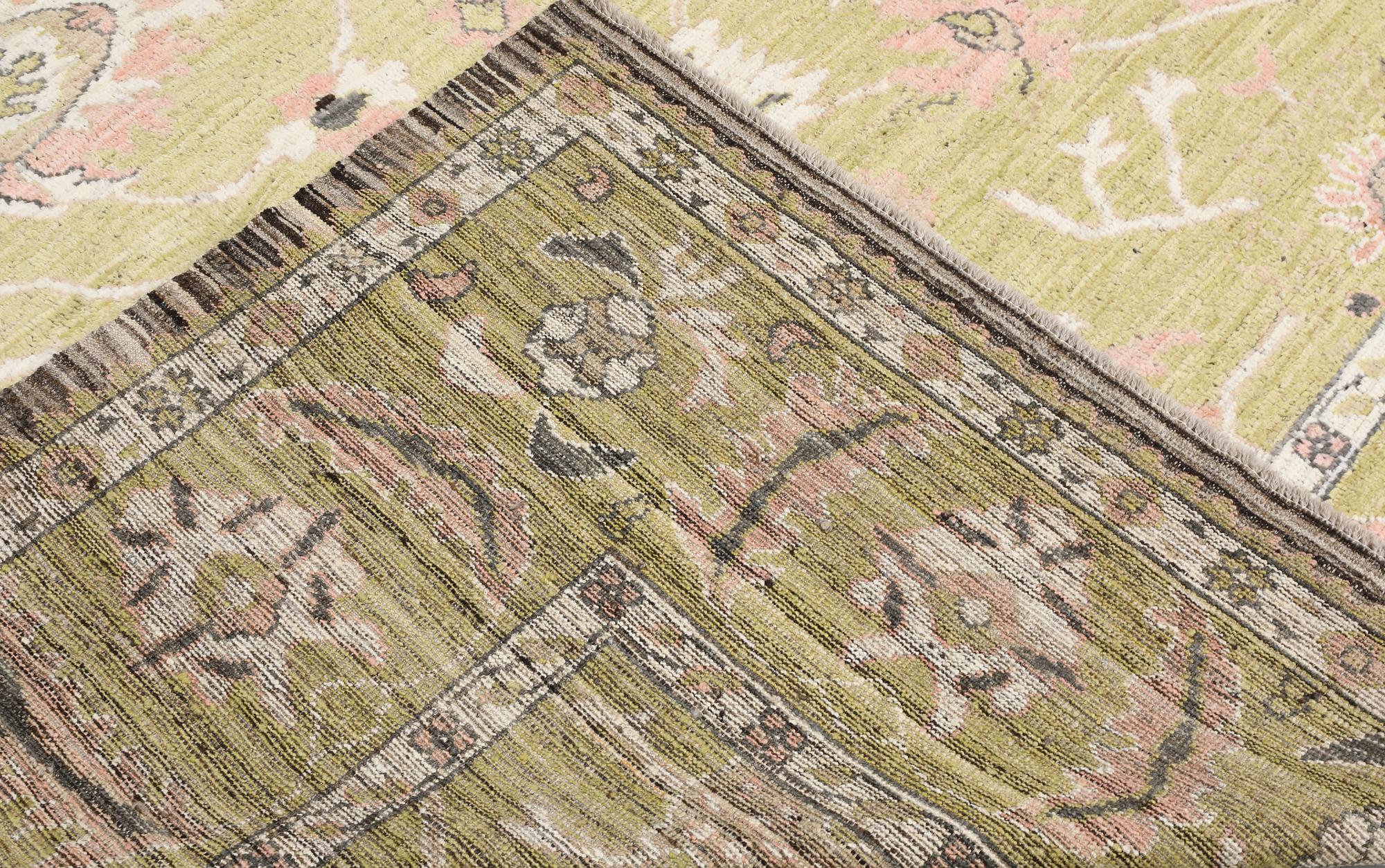 Matta, Ushak design, ca 360 x 284 cm.