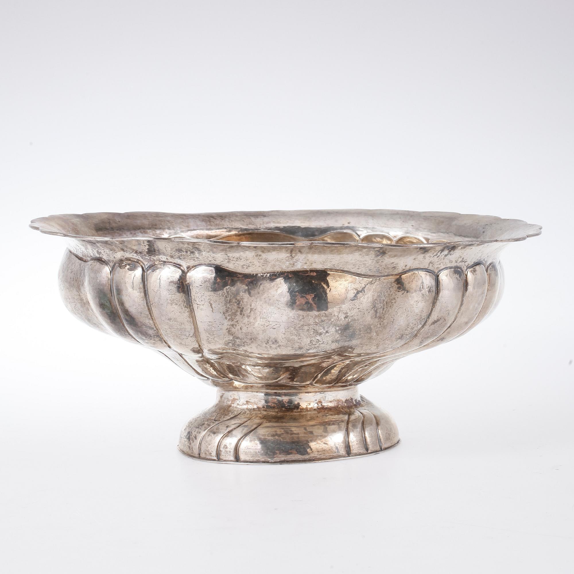 SKÅL, silver, med svenska kontrollstämplar, 1900-talets första hälft. Vikt ca 595 gram.