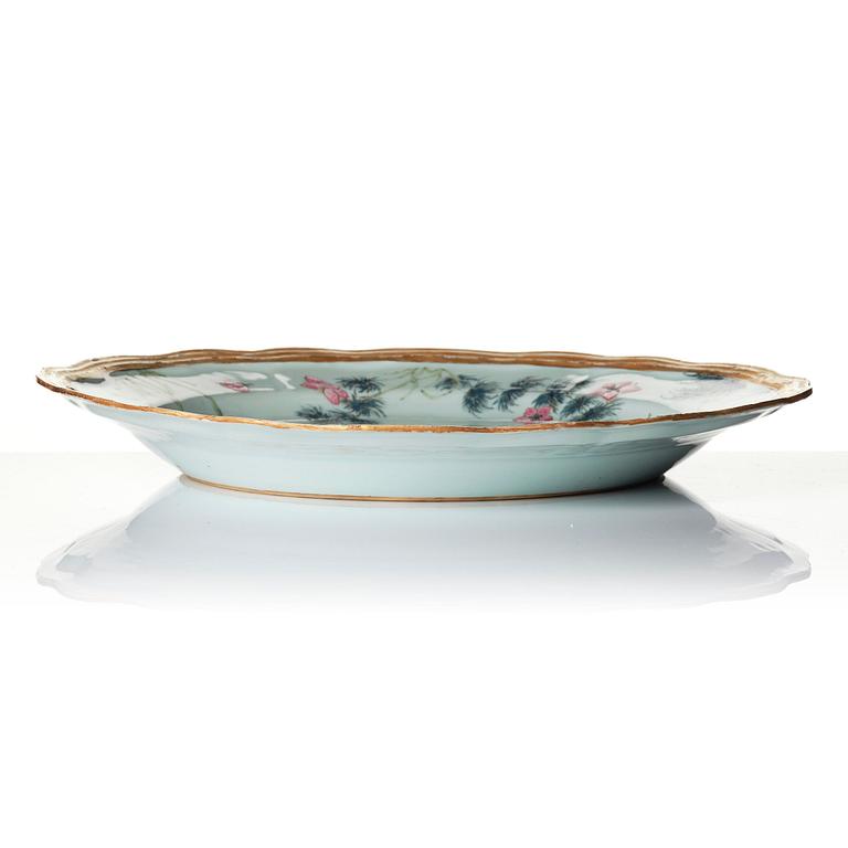A large famille rose 'hermite crab' dish, Qing dynasty, Qianlong (1736-95).