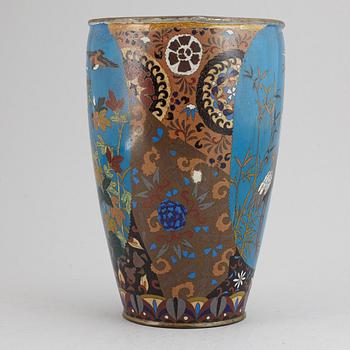 A Japanese cloisonne vase, 20th century.
