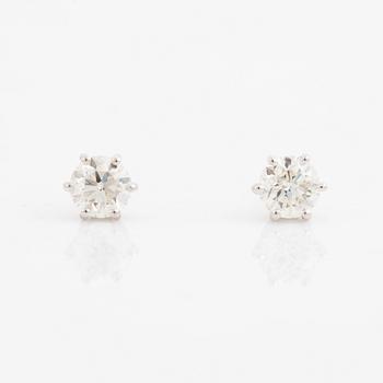 Brilliant cut diamond stud earrings, with GIA dossier.