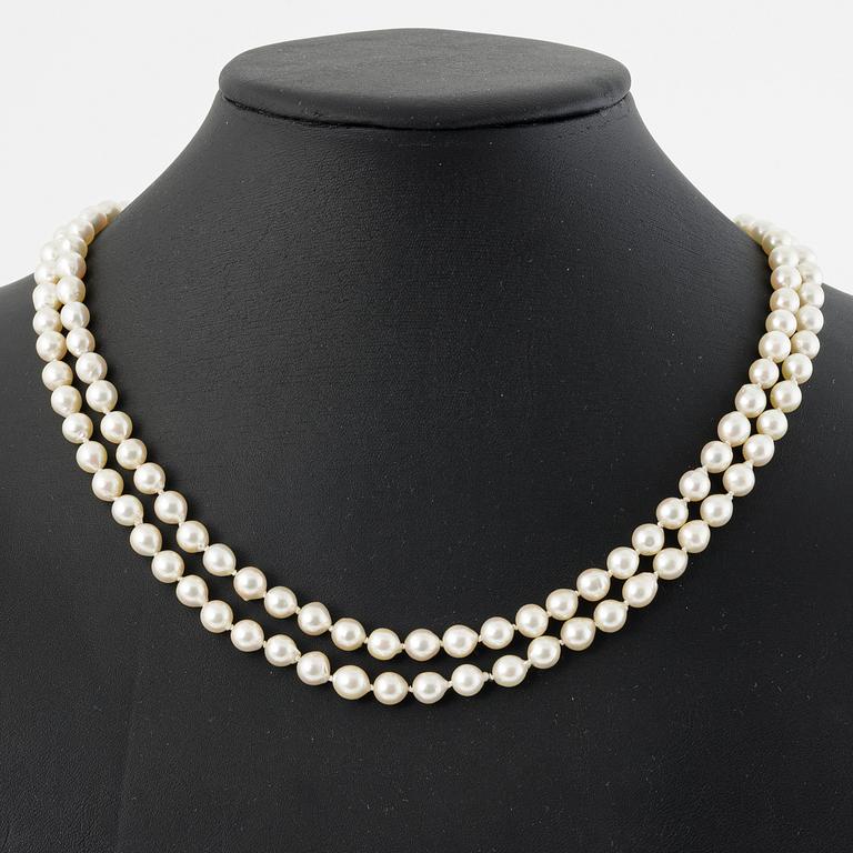 Necklace, cultured pearls, clasp 18K gold with cultured pearls and diamonds, JSG, Jönköping 1979.