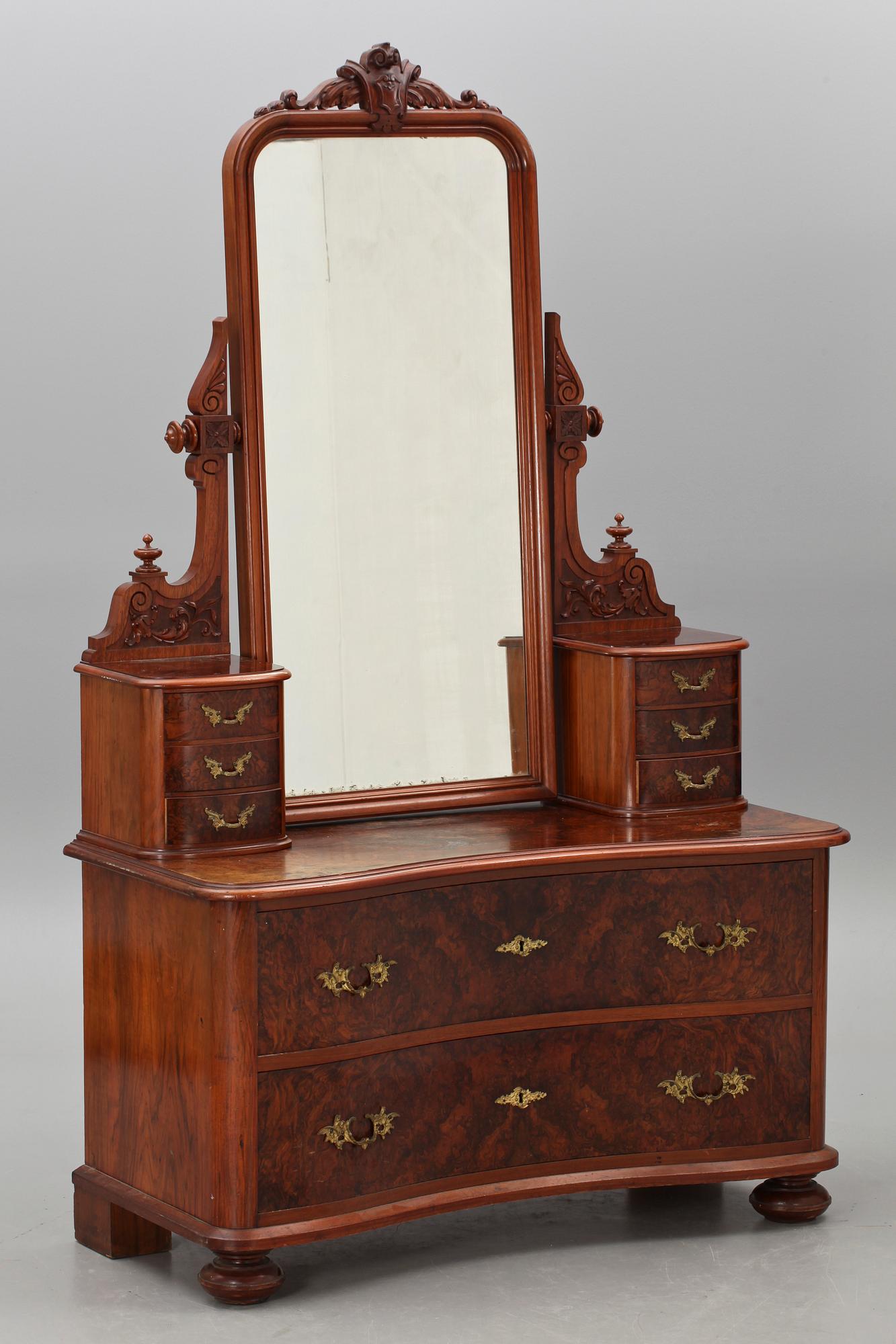 SPEGELBYRÅ, nyrenässans, 1800/1900-tal.