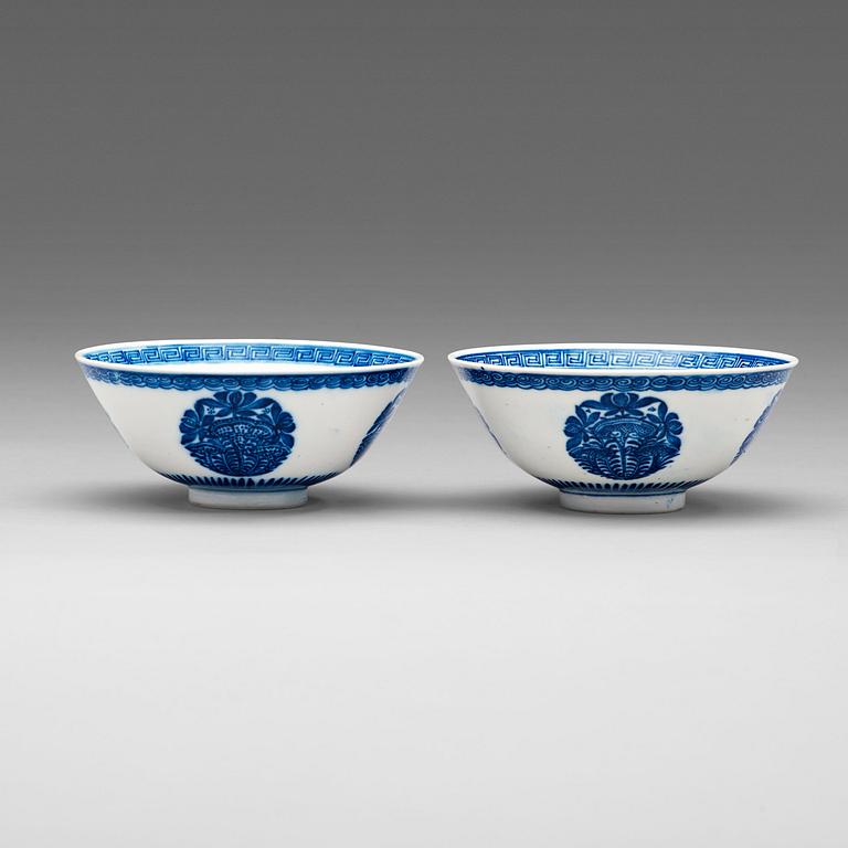 A pair of blue and white bowls, Qing dynasty with Xuandes four character mark.