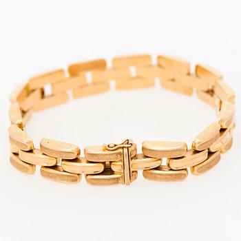 A BRACELET, 18K gold. Italy.