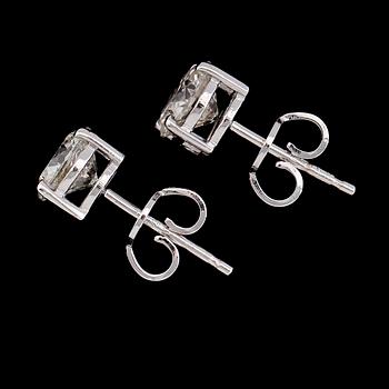 ÖRHÄNGEN, 1 par, 18K vitguld, briljantslipade diamanter tot ca 2.04 ct.