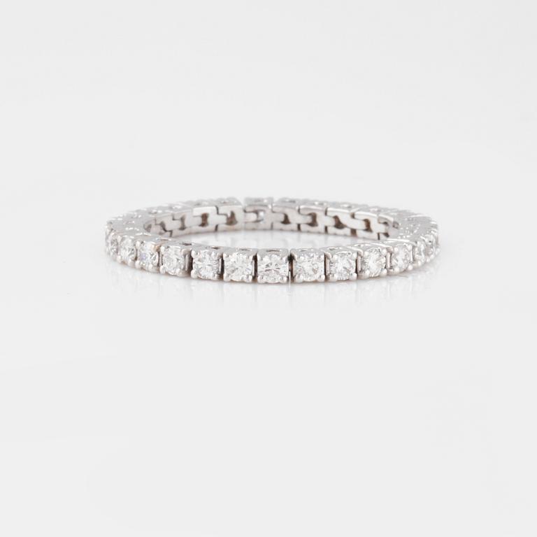 RING, sk eternityring, med briljantslipade diamanter, ca 0.70 ct.
