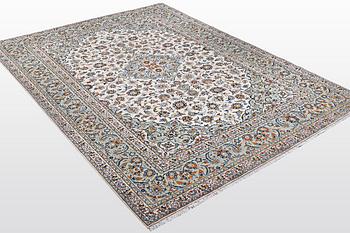 A carpet, Kashan 356 x 240 cm.