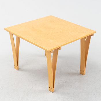 Soffbord/sidobord, masurbjörk, 1900-talets slut.