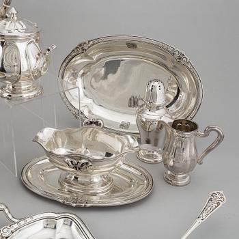 A French 20th century silver 950/1000 service, marked EC, Paris.