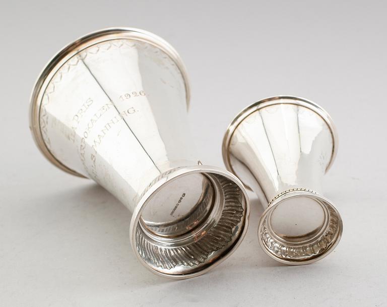 BÄGARE, 2 st, silver, svenska stämplar, 1924/26. Vikt ca 183 gram.