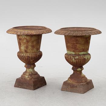 Garden urns, a pair, 20th century.