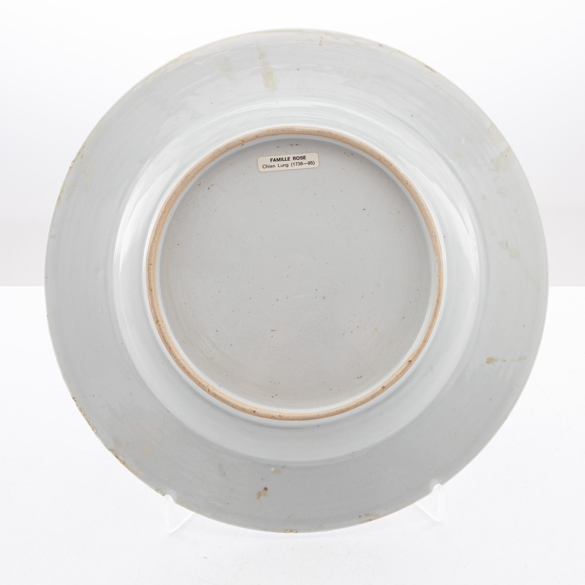 A famille rose serving dish, Qing dynasty, Qianlong (1736-95).