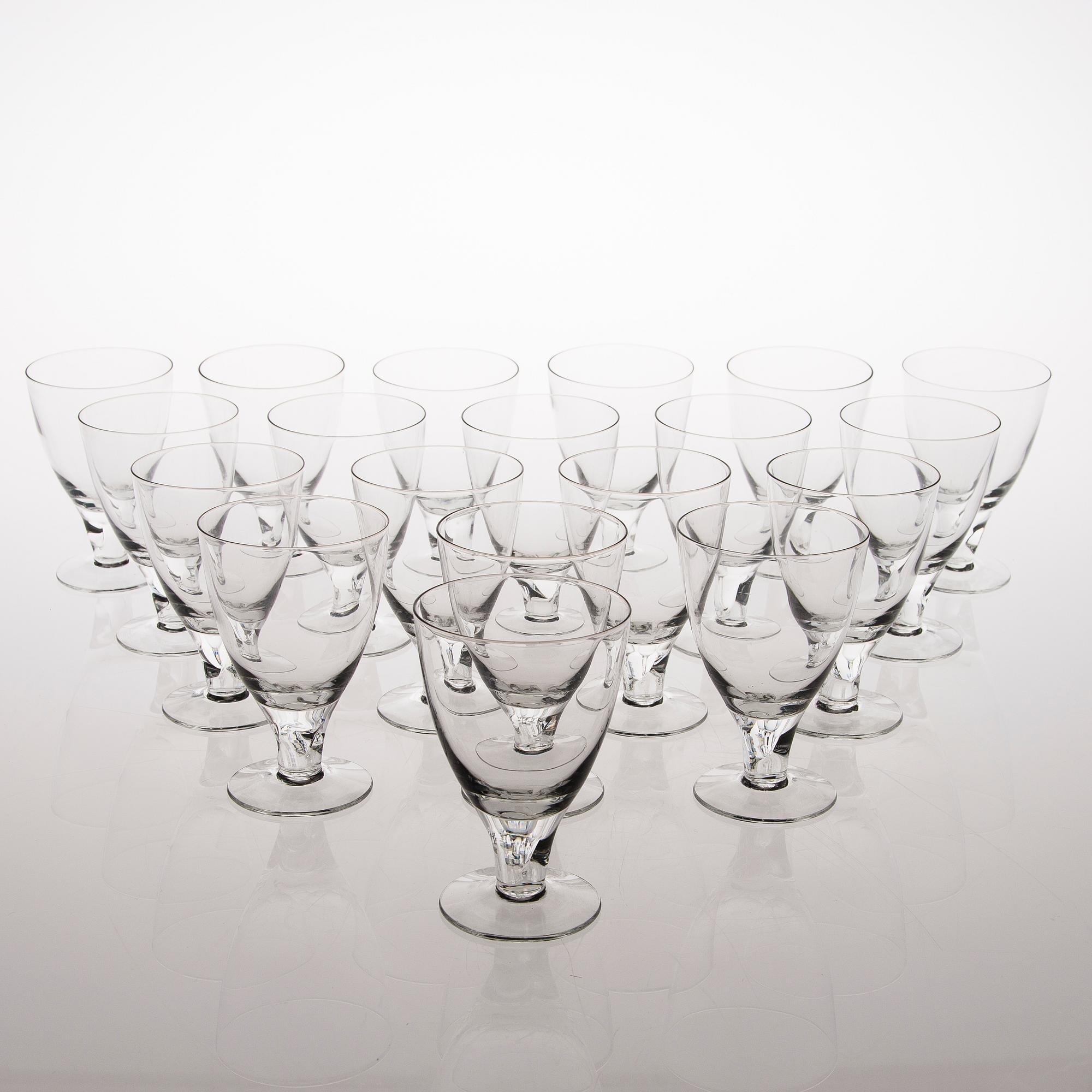 GUNNEL NYMAN, glasservis, 114 osaa, "GN 46", Nuutajärvi Notsjö. I produktion 1949-1969.