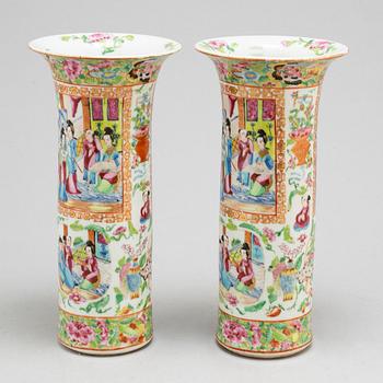 A pair of Canton famille rose trumpet vases, Qing dynasty, 19th Century.