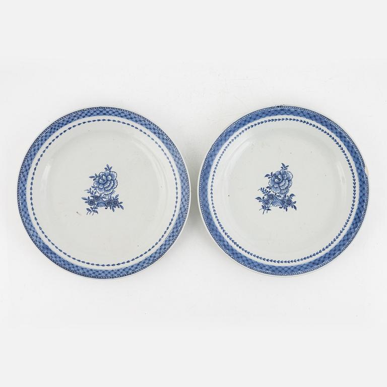 A pair of Chinese export blue and white porcelain dishes, Qing dynasty, Jiaqing (1796-1820).