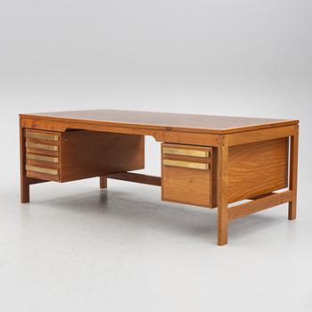 Gorm Christensen & Rolf Middelboe, skrivbord med sideboard, Tranekaer, Danmark, 1960-tal.