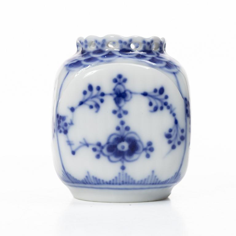 Royal Copenhagen, Kuvertvas, porslin, "Musselmalet", Danmark.