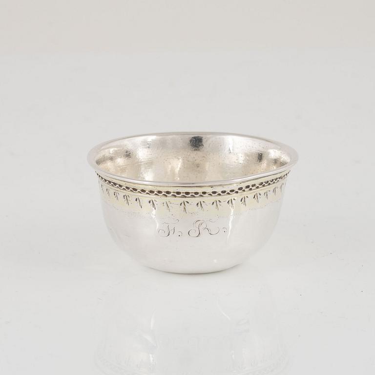 Erik Granroth, tumlare och sked, silver, Sala 1744 och 1748.