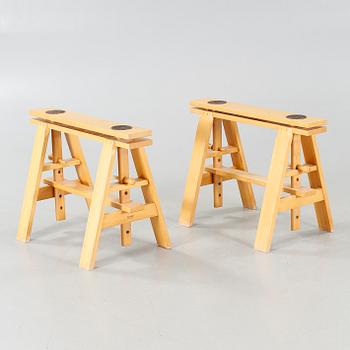 A pair of "Leonardo" table horse legs, designed by Achille Castiglioni for Zanotta, 20th century.