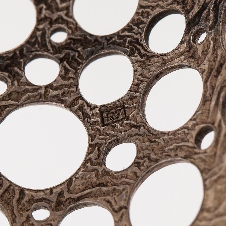 Liisa Vitali, armring, "Spets", silver, Westerback, Helsingfors.