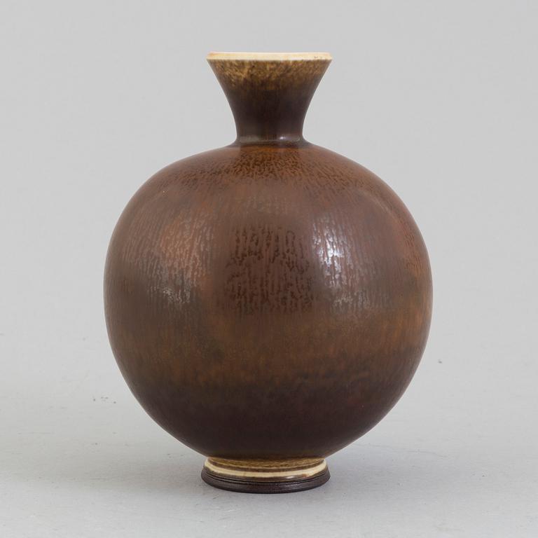 VAS, stengods, Berndt Friberg, Gustavsbergs studio. Signerad.