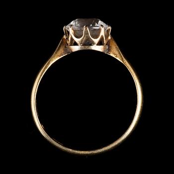 RING, 23k guld med vit sten. Johan Fredrik Axel Bergström, Stockholm, 1893. Vikt 4,8 g.