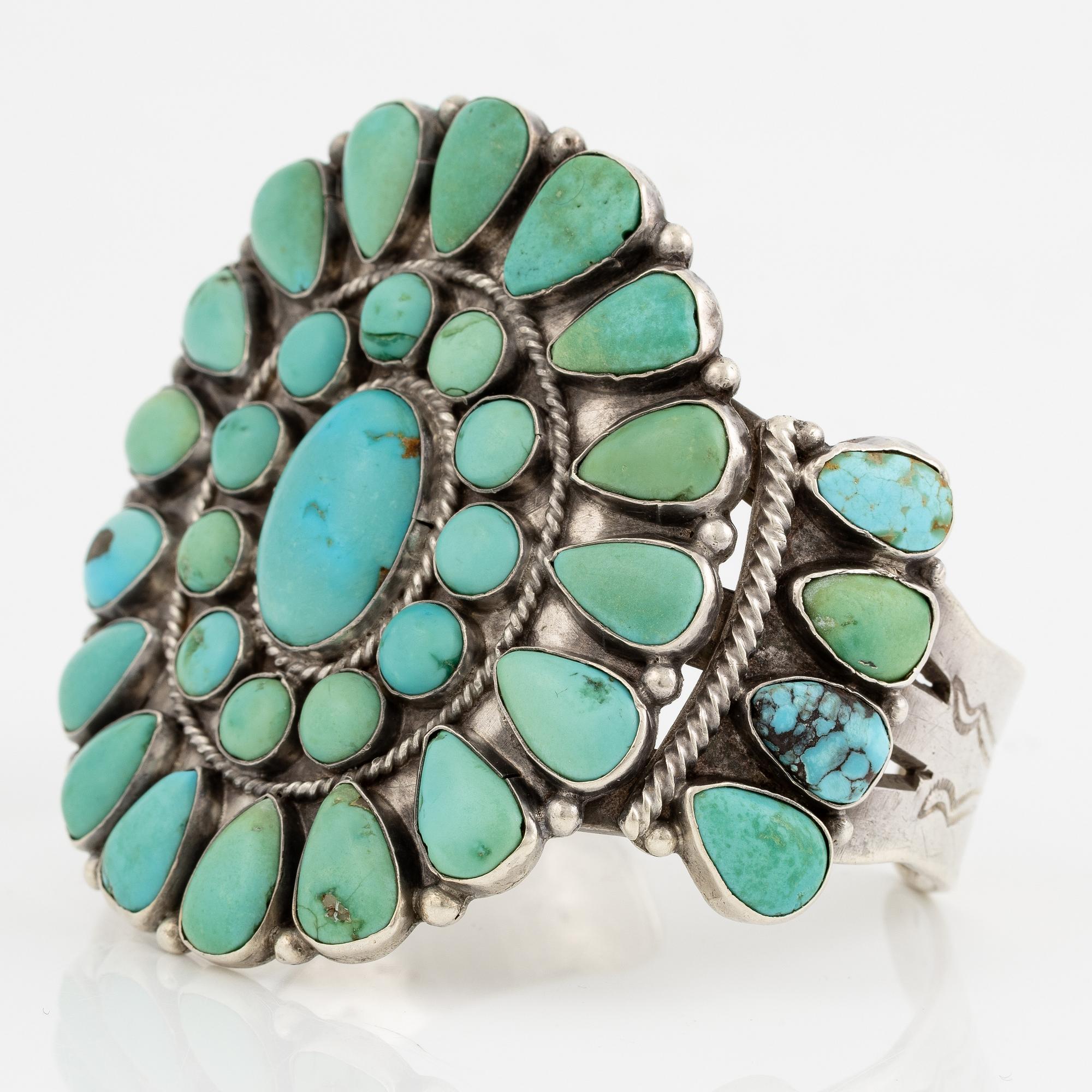 a cuff bracelet, in turquoise and silver, Southwestern USA, Navajo/Zuni, mid/late 20th century,
