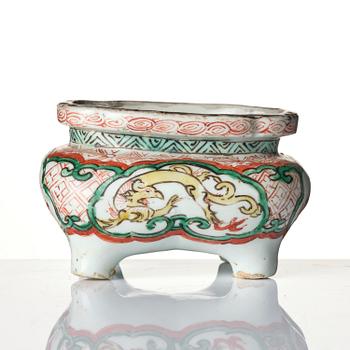 A wucai decorated censer 'Liding', late Ming dynasty, 17th century.