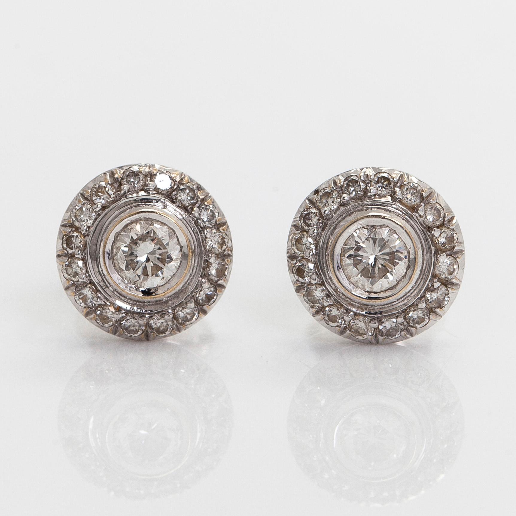 Örhängen, briljantslipade diamanter, 18K vitguld.