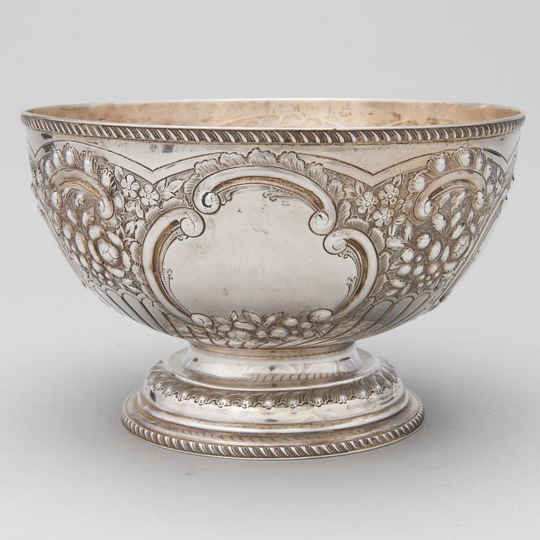 A silver punch bowl, John Round, Sheffield 1896.