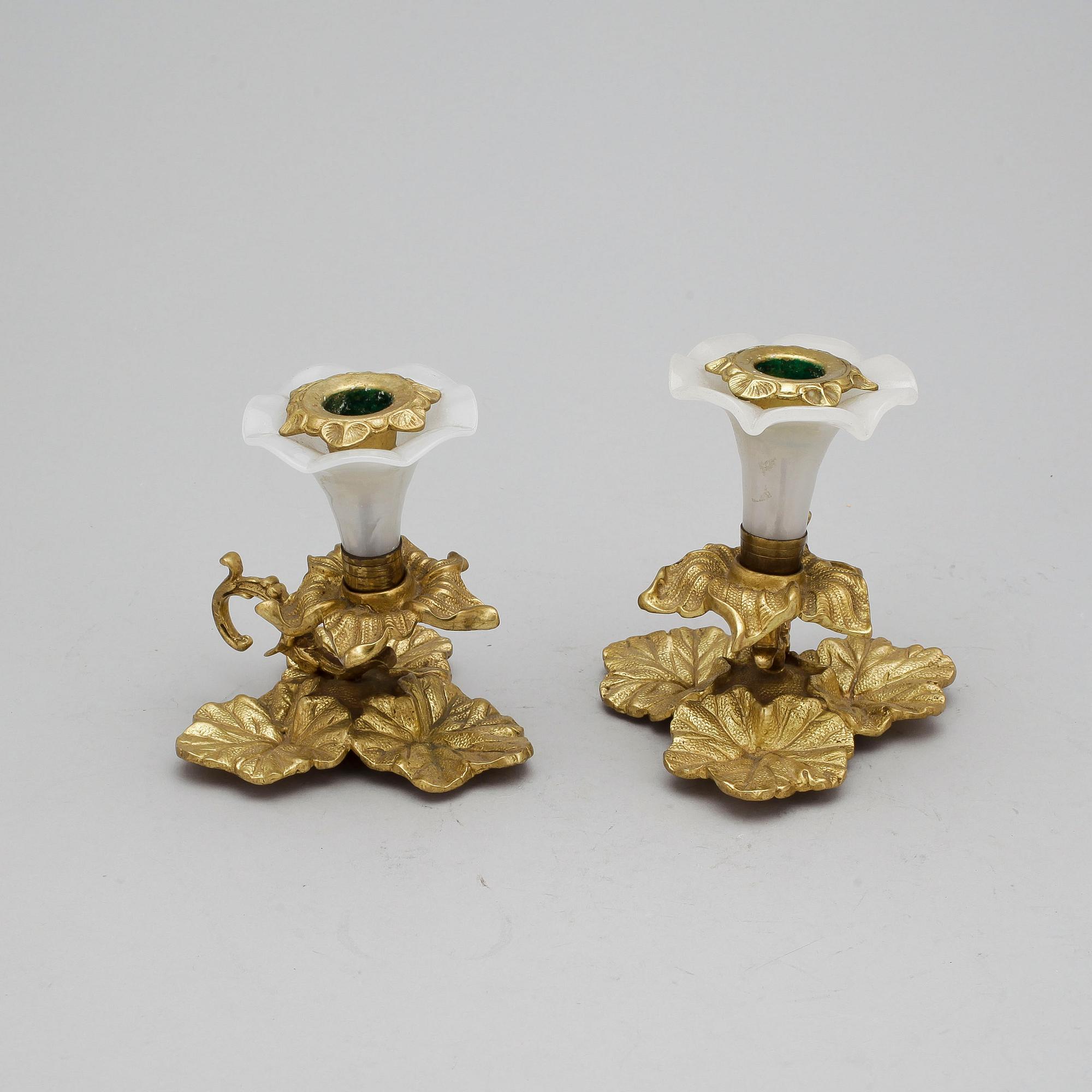 NATTLJUSSTAKAR, ett par, mässing, 1900-tal.