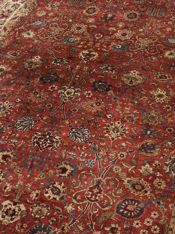 SEMI-ANTIQUE SILK KASHAN. 325 x 183-205,5 cm.