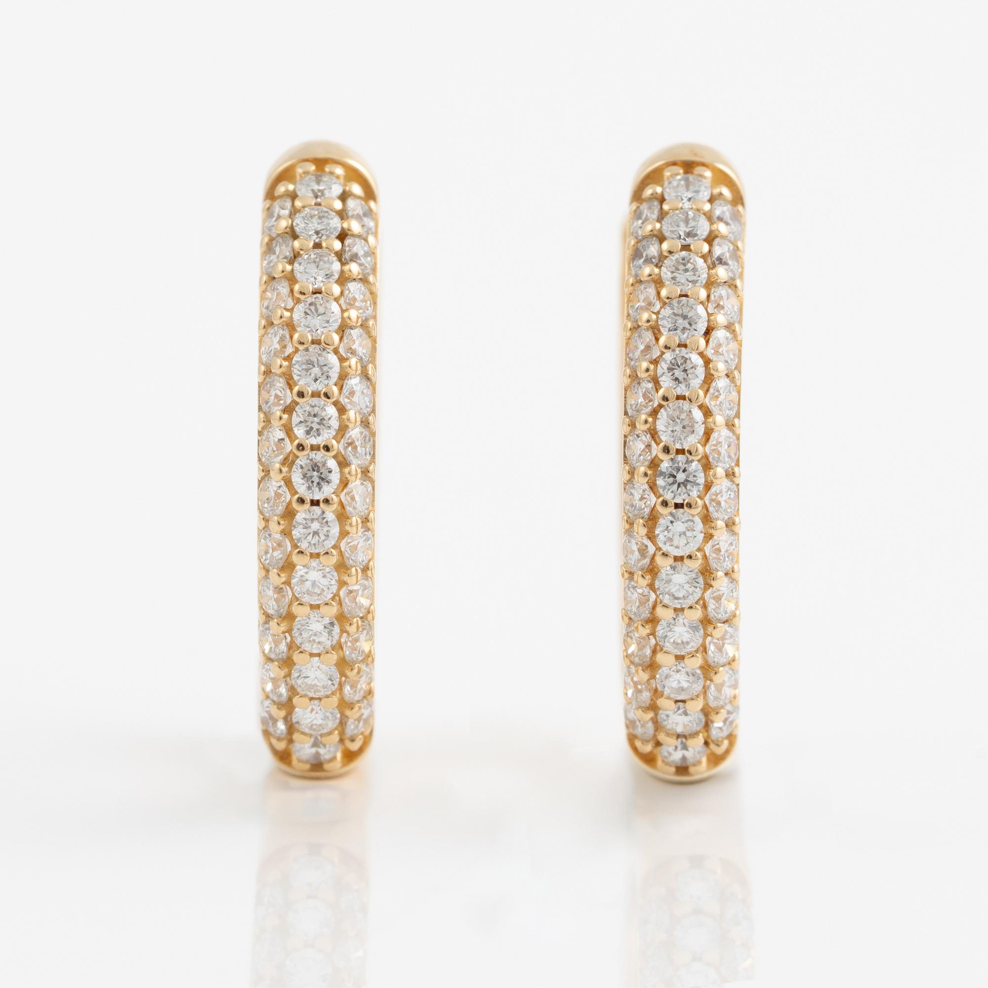 Hoop earrings in 18K gold set with brilliant-cut diamonds.